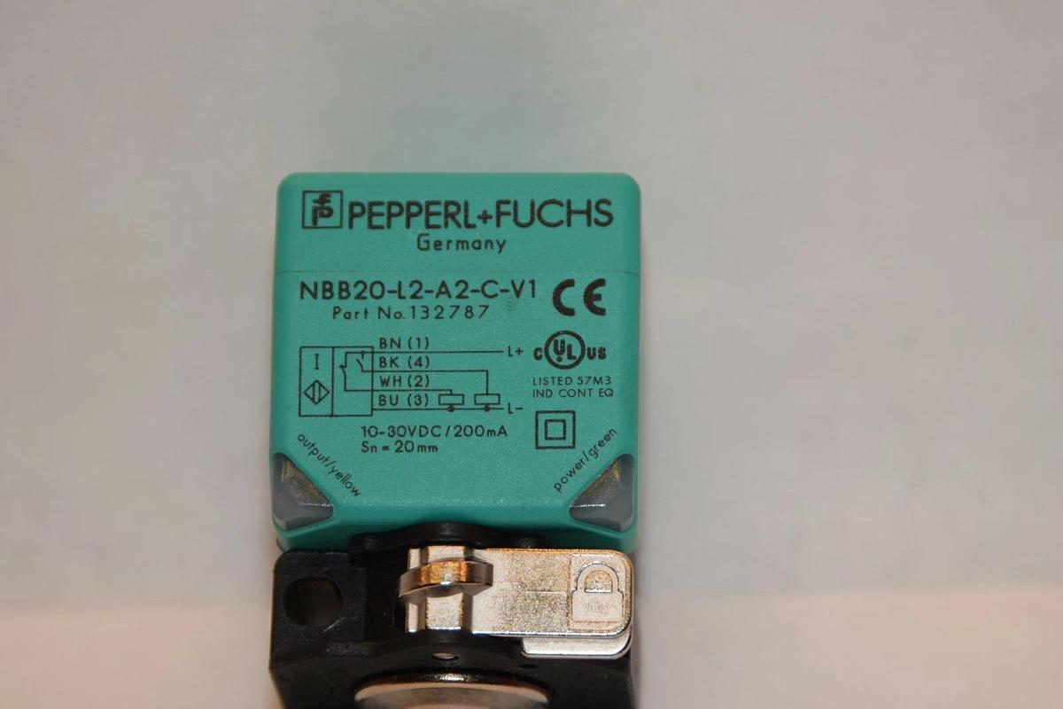 (NEW) PEPPERL + FUCHS NBB20-L2-A2-C-V1 Part No 132787 10-30Vdc Proximity Sensor