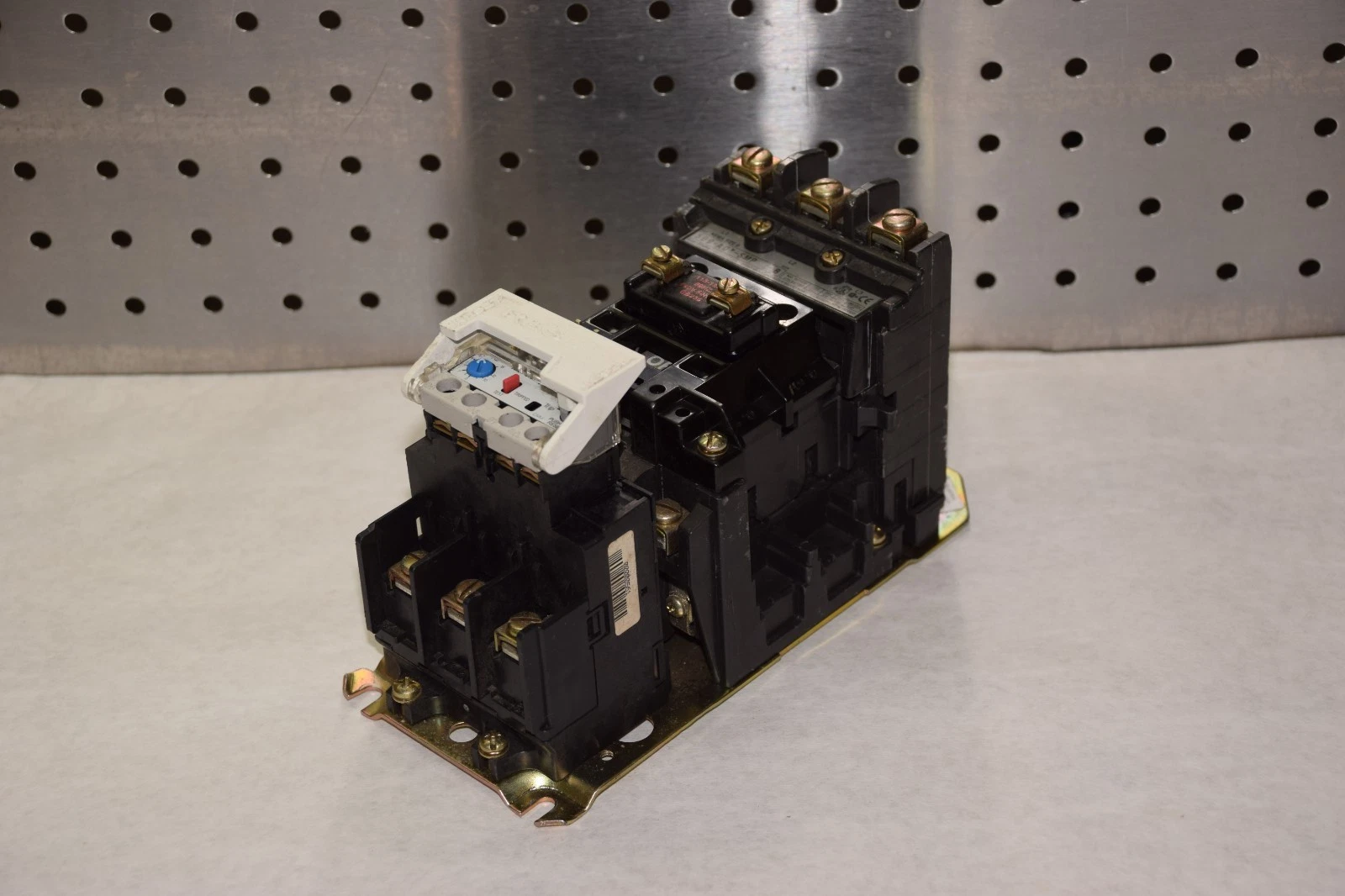 ALLEN BRADLEY 509-A0-SMP 509-A0*-SMP SERIES B 115-120V COIL CONTACTOR NEW