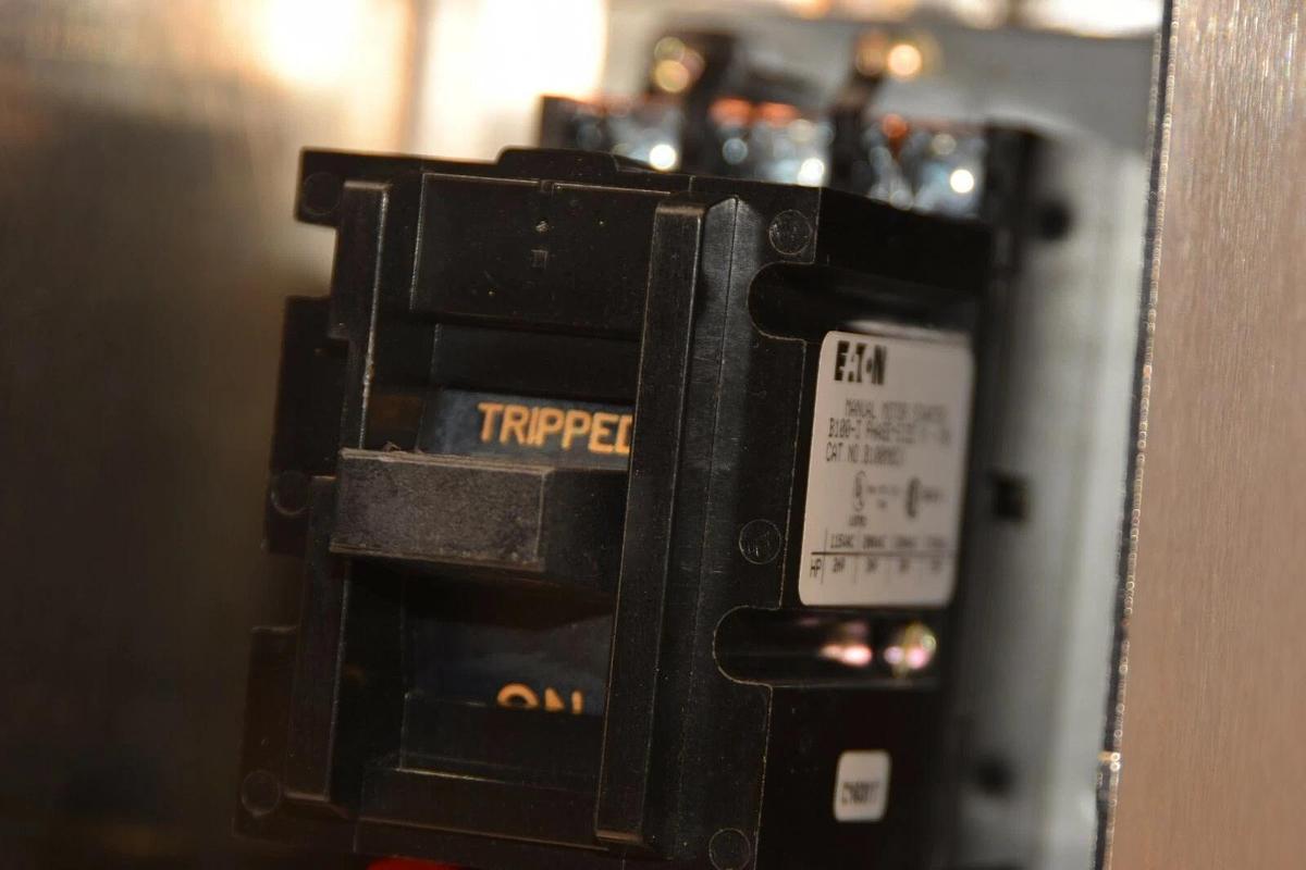 EATON B100W0C 2606D83G01 Size 0 3Ph Nema 4 Stainless Steel SS Manual Starter NEW