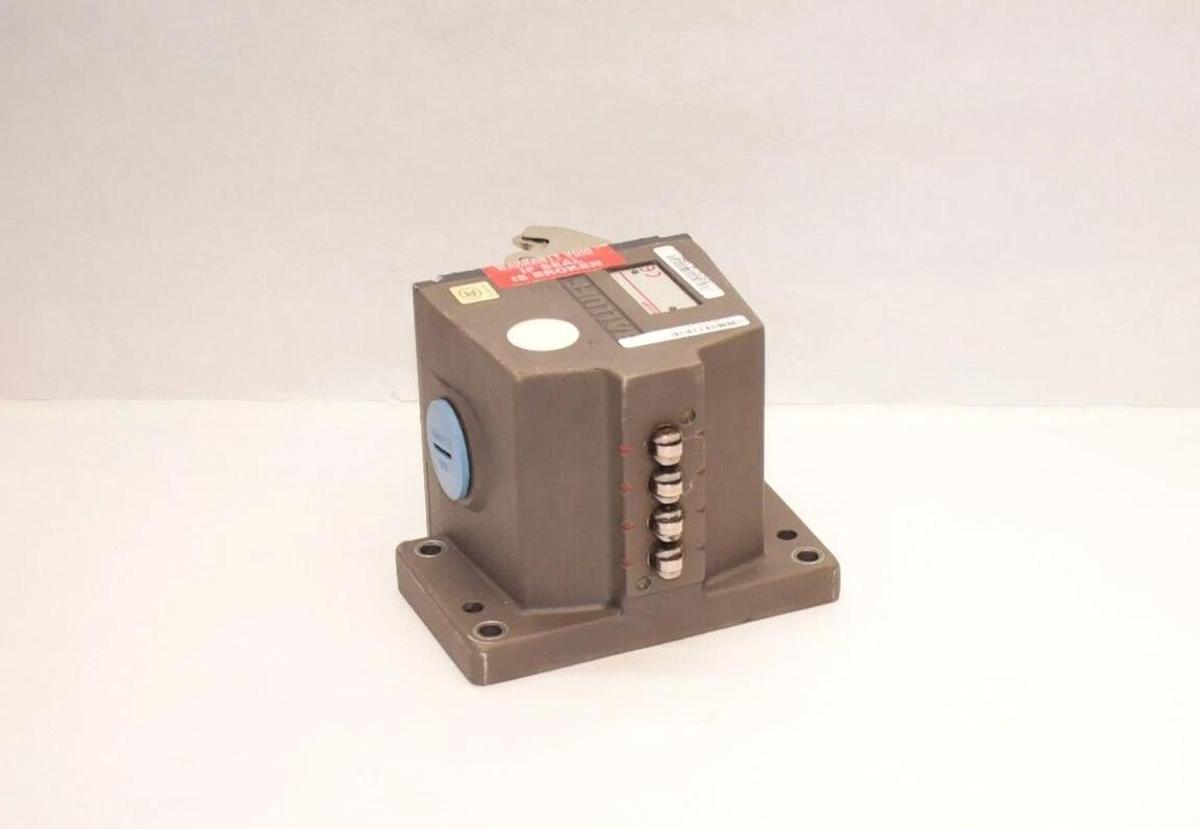 Used BALLUFF BNS-813-X518-D04-L12-100-22-04 BNS813X518D04L12 Mechanical Limit Switch
