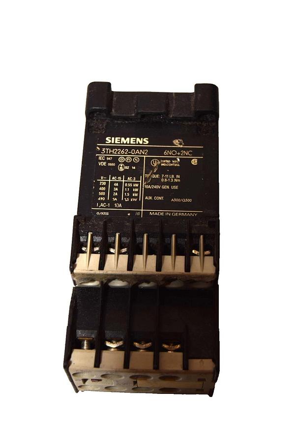 Used Siemens 3TH2262-0AN2 , 3TH22620AN2 220Vac Control Relay