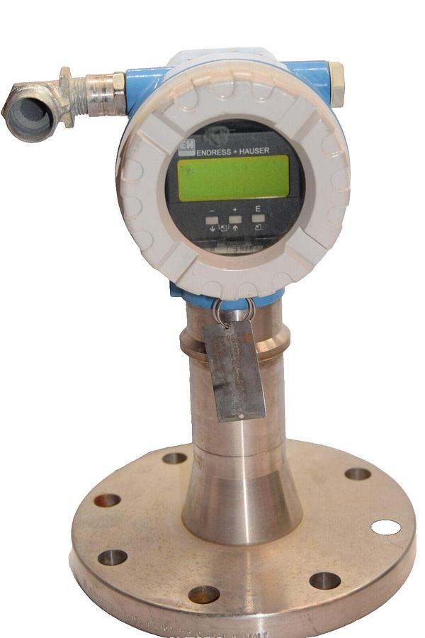 Used ENDRESS + HAUSER MicroPilot M FMR245 FMR245-S4APKAA4A FMR245S4APKAA4A 230psi