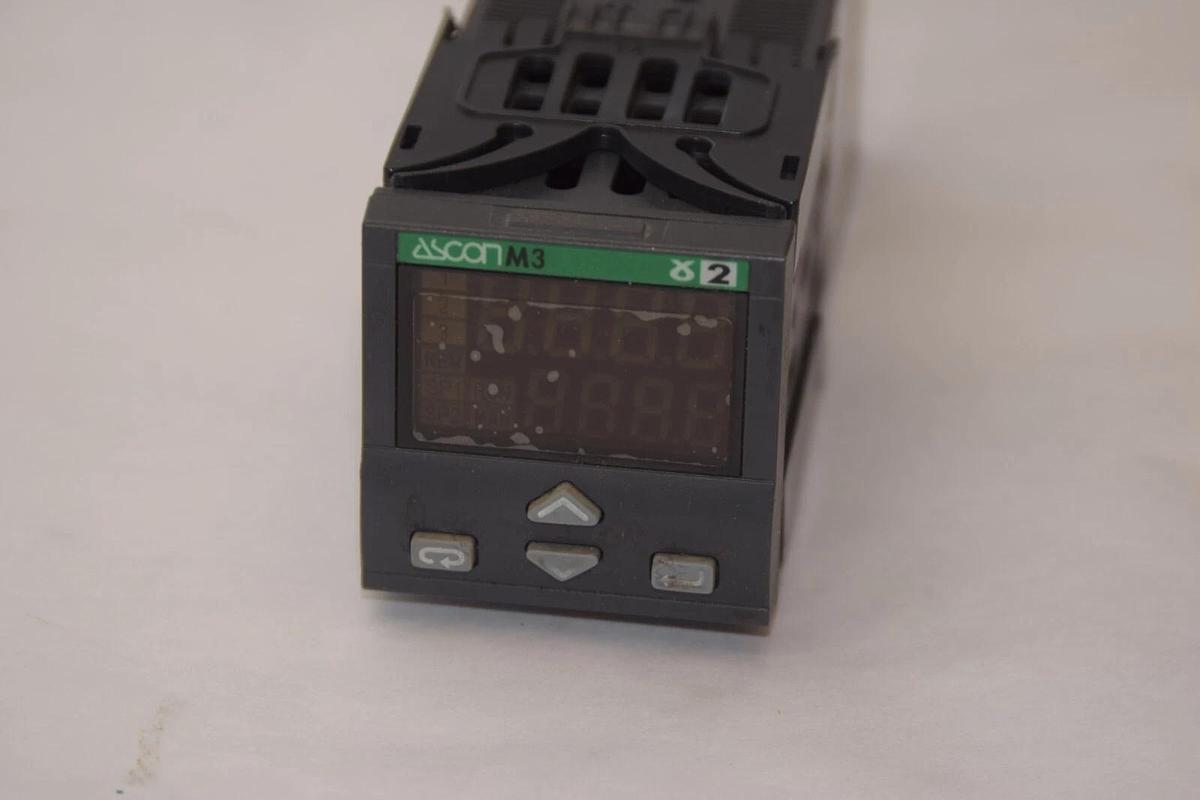Used ASCON TECHNOLOGIC M3-3100-0000/001 100-240V 50/60Hz 3W Temperature Controller