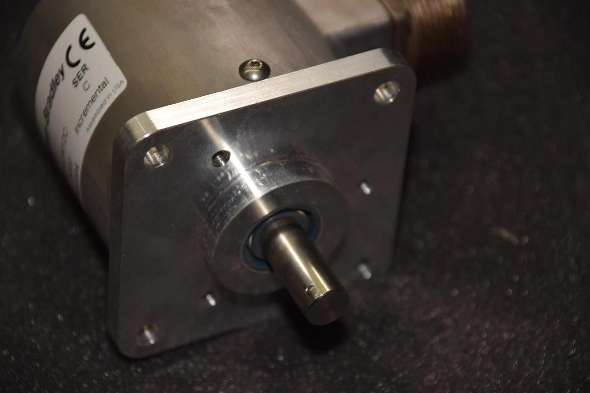 Used ALLEN BRADLEY Encoder  845H-SJDB26DRY2C /C 8-24VDC