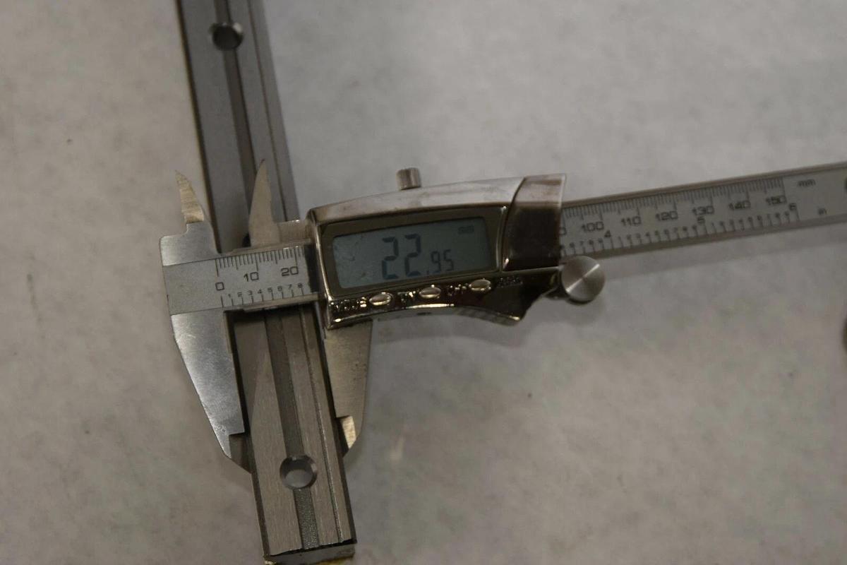 (NEW) THK HSR25A2ZZ+940L G=20 940mm Length 23mm Bar Width Linear Guide