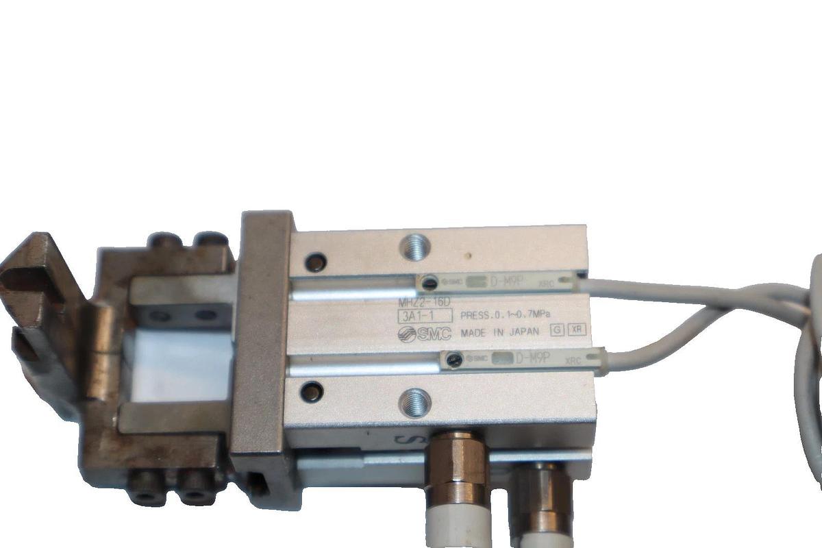 Used SMC Pneumatic Parallel Air Gripper Cylinder MHZ2-16D MHZ216D 3A1-1 , 0.1-0.7MPa