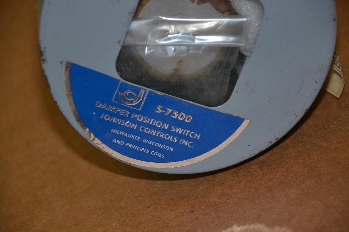 Johnson Controls Mercoid Damper Position Switch S-7500 S-7500-1 120/240v NOS