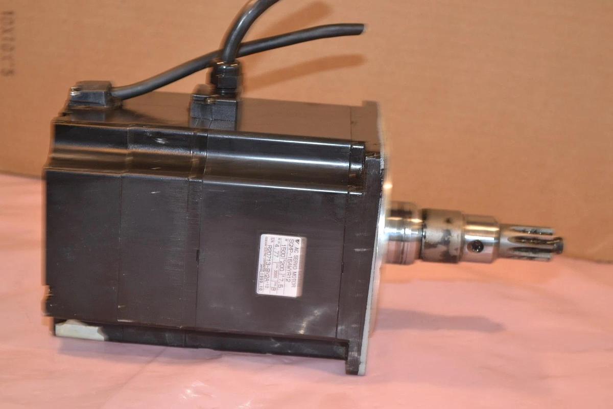 Used Yaskawa AC Servo Motor SGMP-15AWYR12 1500w 7.5a 200v 3000r/min