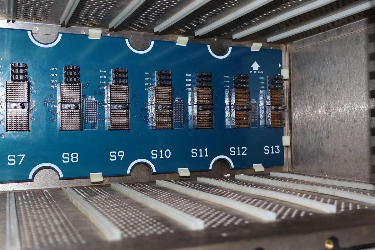 Used Bently Nevada 3300/05 , 3300 Series 13-Slot Chassis