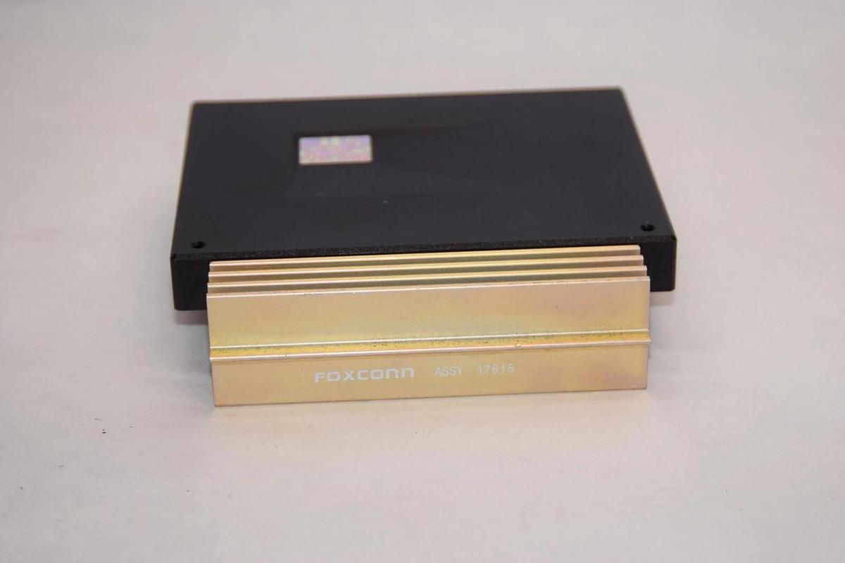 Used INTEL PENTIUM III XEON PROCESSOR W/ FOXCONN 17615 HEAT SINK