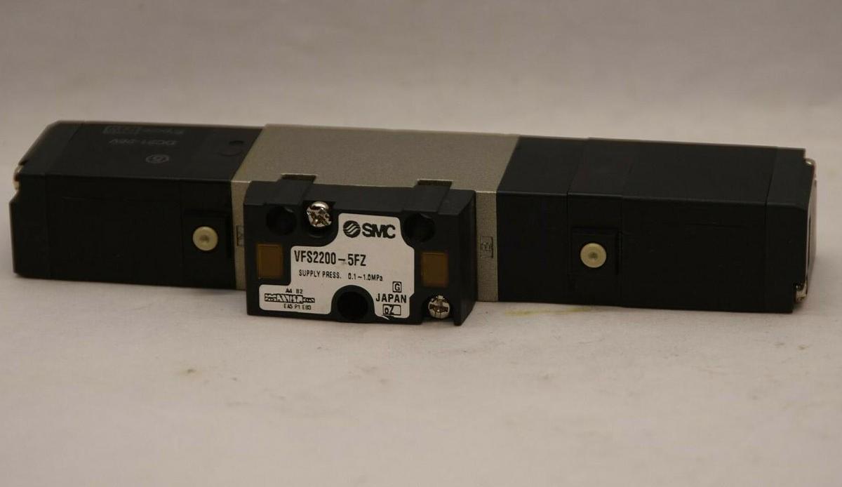 Used SMC VFS2200-5FZ 0.1-1.0MPa DC21-26V Coil Pneumatic Solenoid Valve