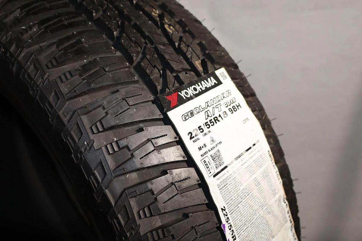 Used (NEW) YOKOHAMA GEOLANDAR A/T G015 225/55R18 98H Tire