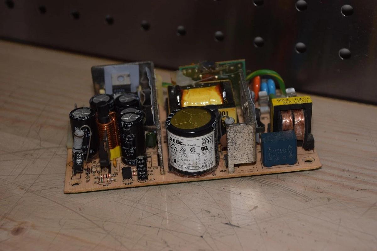 Used ASTEC RBT42 100-240V INPUT 5V / 12V OUTPUT POWER SUPPLY