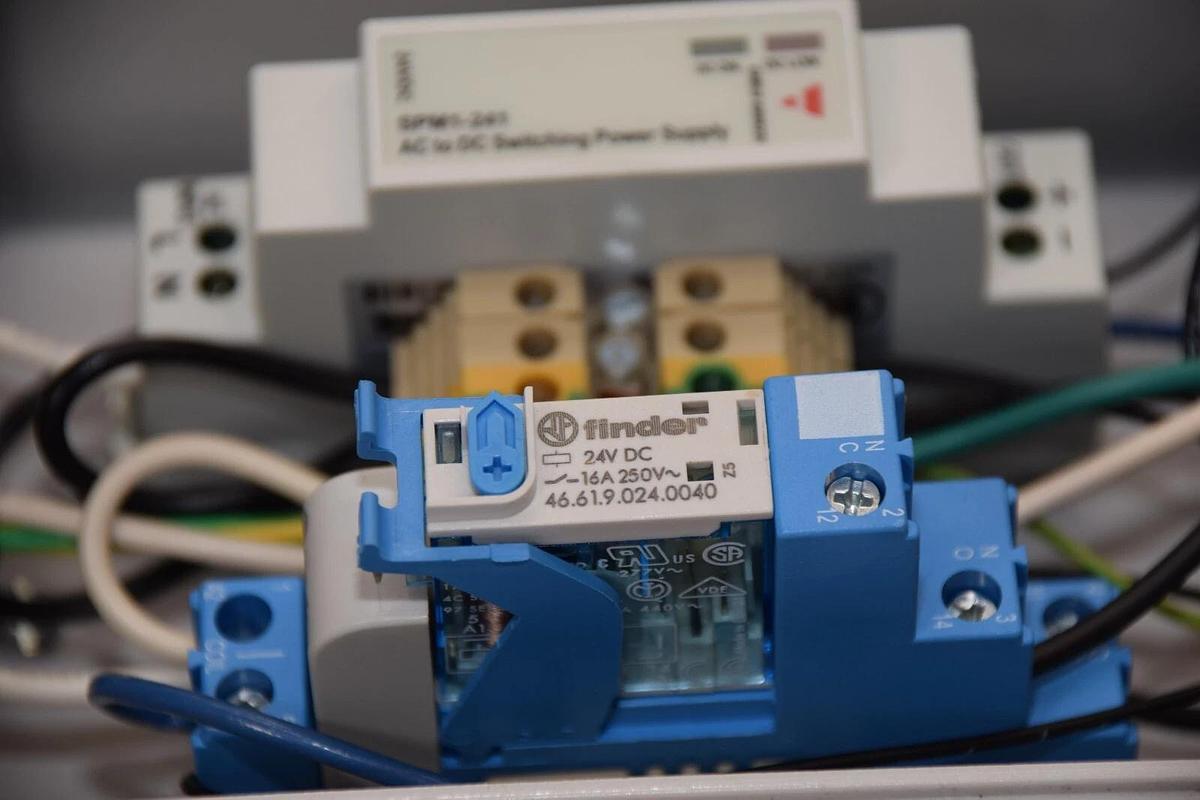 Used RITTAL 7" x 4.5" x 3.5" Enclosure With SPM1-241 AC To DC Switch Power Supply