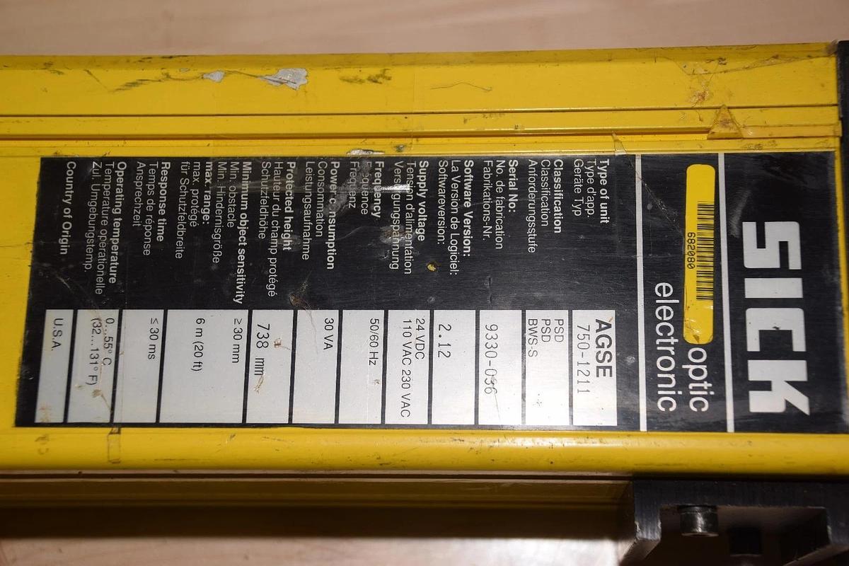 Used SICK 750-1211 2.12 24VDC 50/60Hz 30VA 738mm  SAFETY LIGHT CURTAIN