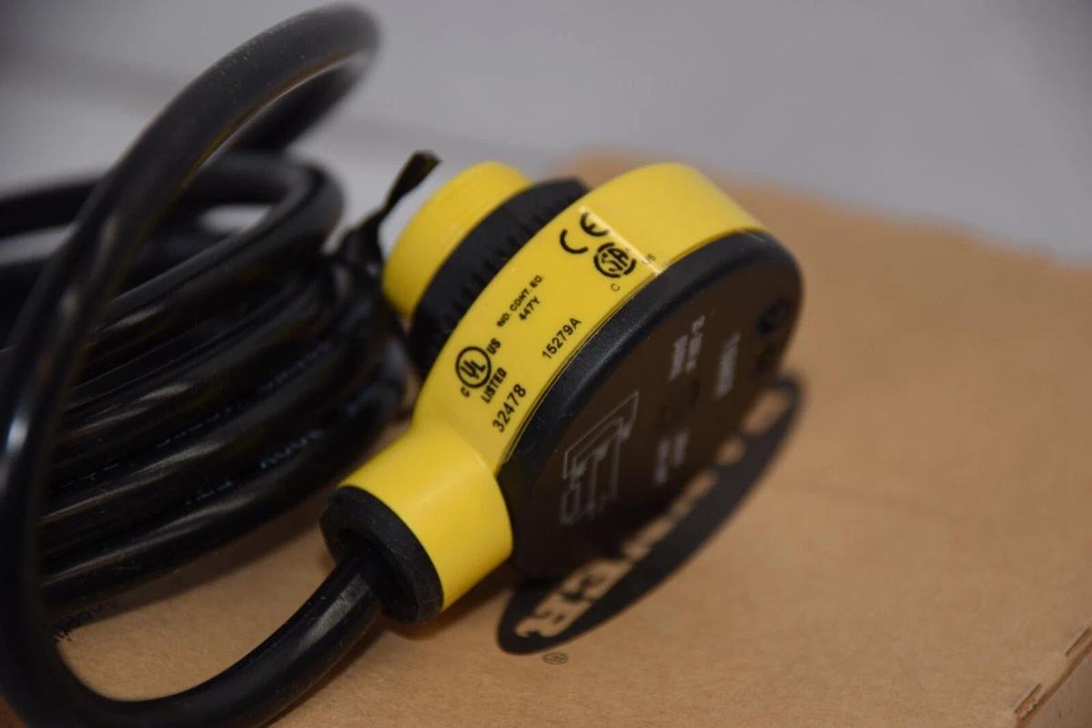 (NEW) BANNER T18AW3R , 32478 20-250V Self Contained Barrel Mount Sensor Module