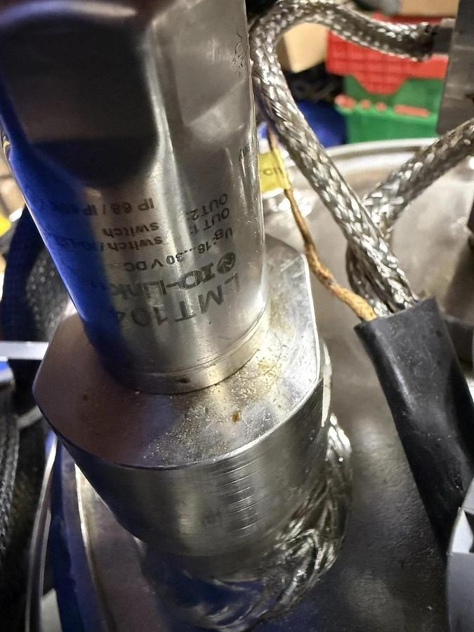 Used Binks 0910-4031 SS 2.8 Gal Steel Pressure Tank w/ Gast air Agitation