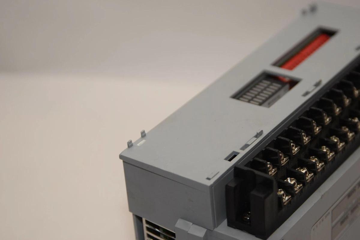 Used ALLEN BRADLEY 1791-0B16 A 19.2-30Vdc 300Ma Output Module *Damaged Cover Tab*