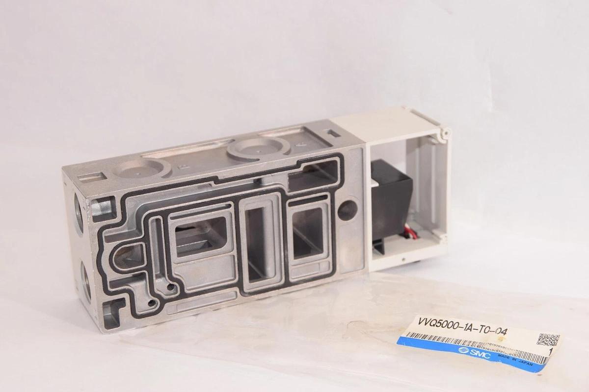 (NEW) SMC VVQ5000-1A-T0-04 VVQ50001AT004 Manifold Block Assembly