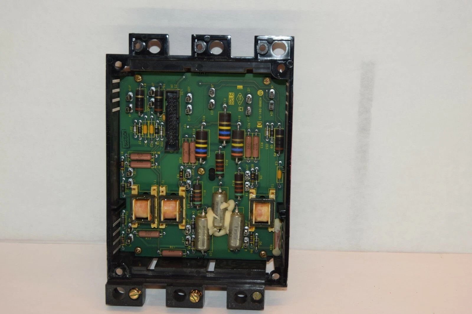 Used ALLEN BRADLEY 40888-091-51 D DRIVE BOARD WITH COVER