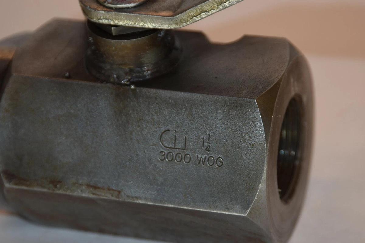 Used APOLLO CII 1-1/4" 3000 WOG STAINLESS STEEL BALL VALVE