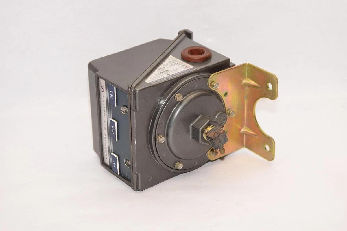 Used UNITED ELECTRIC CONTROLS Pressure Controller J303F2 8550 11277-1  0-150WC 50psi