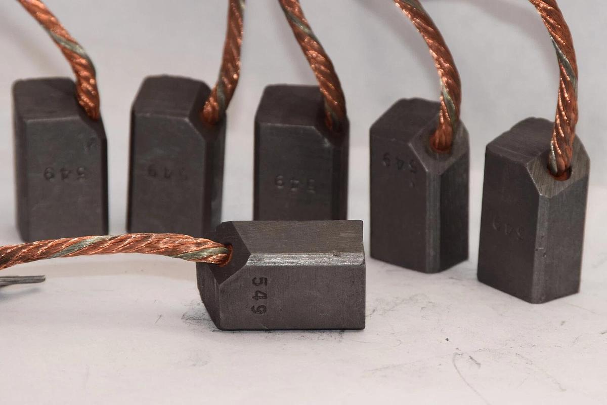 549 Carbon Motor Brush Brushes 1" x 3/4" x 1-3/4"  (NEW - Lot 6)