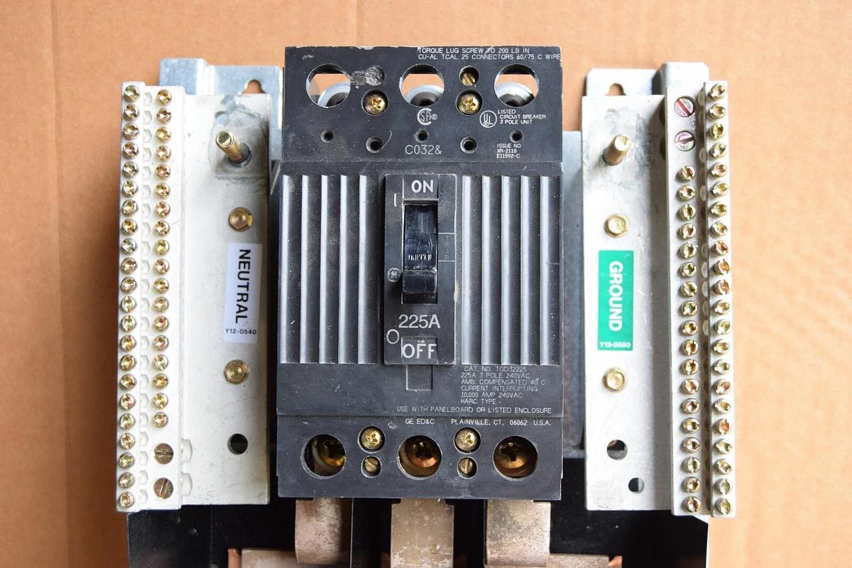 Used General Electric 225A GE A Series Panelboard Interior AQL3422ATX AXB4M9 3ph 4w