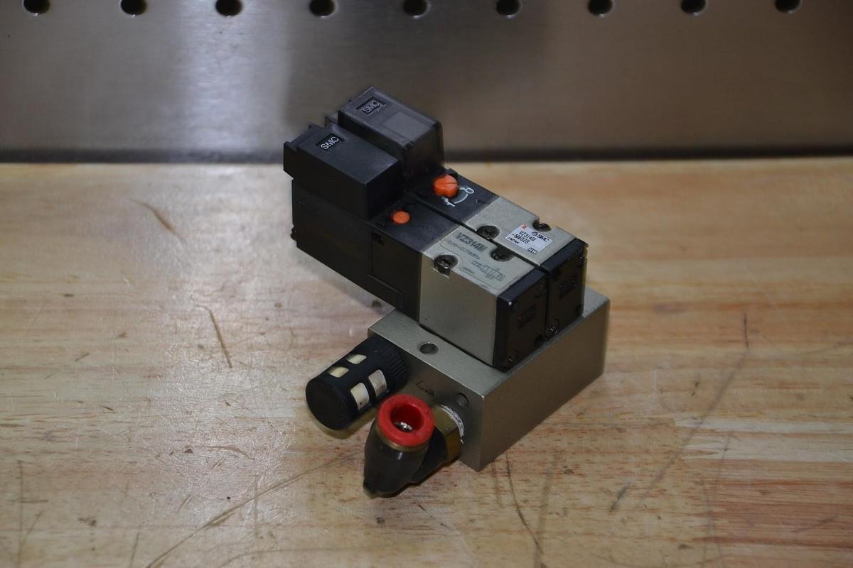 Used SMC VZ314M 0.15~071MPa SOLENOID VALVE WITH MANIFOLD