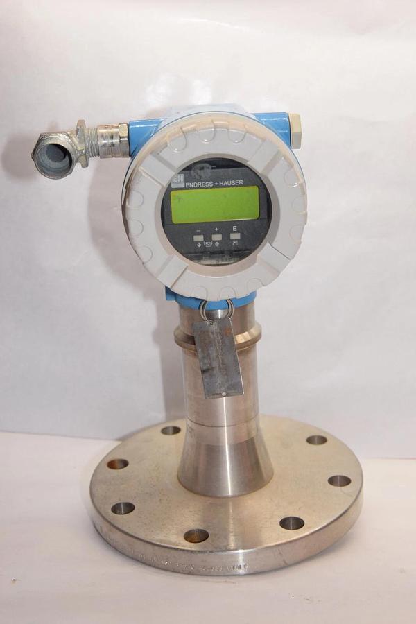 Used ENDRESS + HAUSER MicroPilot M FMR245 FMR245-S4APKAA4A FMR245S4APKAA4A 230psi