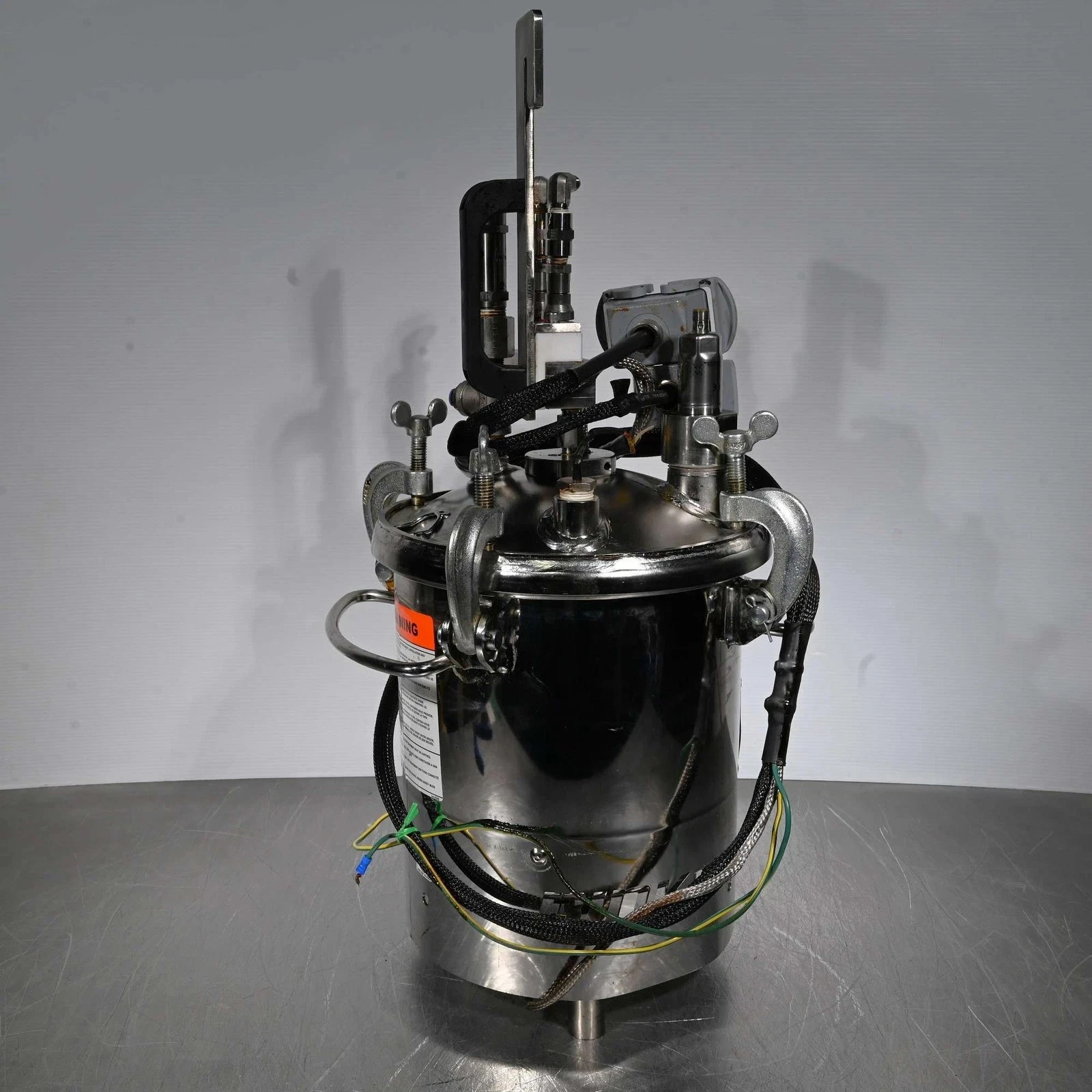 Used Binks SS 2.8 Gal Steel Pressure Tank w/ Gast air Agitation 0910-4031