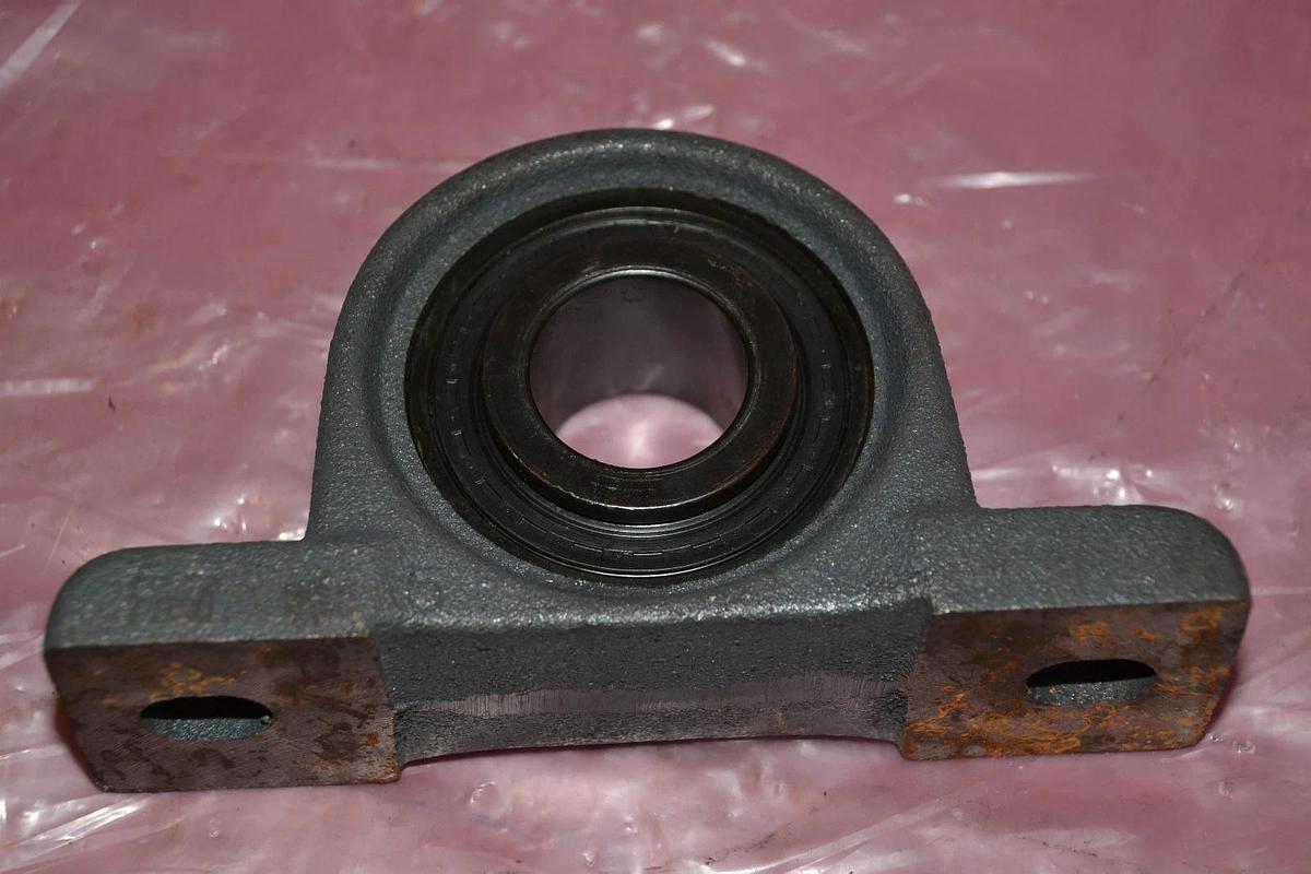 DAYTON PILLOW BLOCK BEARING  F7 5 5X686  F75 NEW