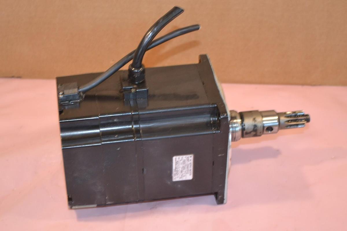 Used Yaskawa AC Servo Motor SGMP-15AWYR12 1500w 7.5a 200v 3000r/min