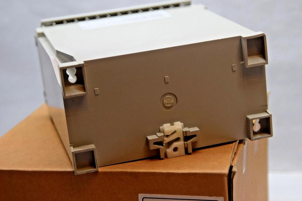 ABB Multimeter 560CVD11 1KGT030000R0025 560CVD11-4U4I-A-1-2-Lo-1-B-B 4v 4a NEW