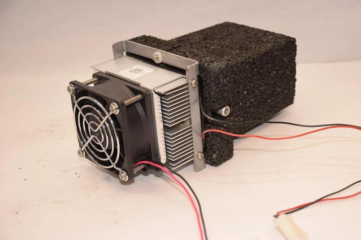 Used LAIRD TECHNOLOGIES 157001151-001 24Vdc Thermo Unit