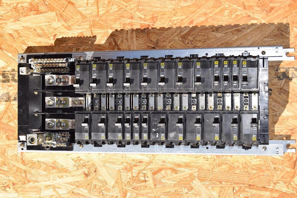 Used Square D 42 Circ 225A Main Lug Panelboard Interior NQOM442L225GSA 3ph 20a & 30a