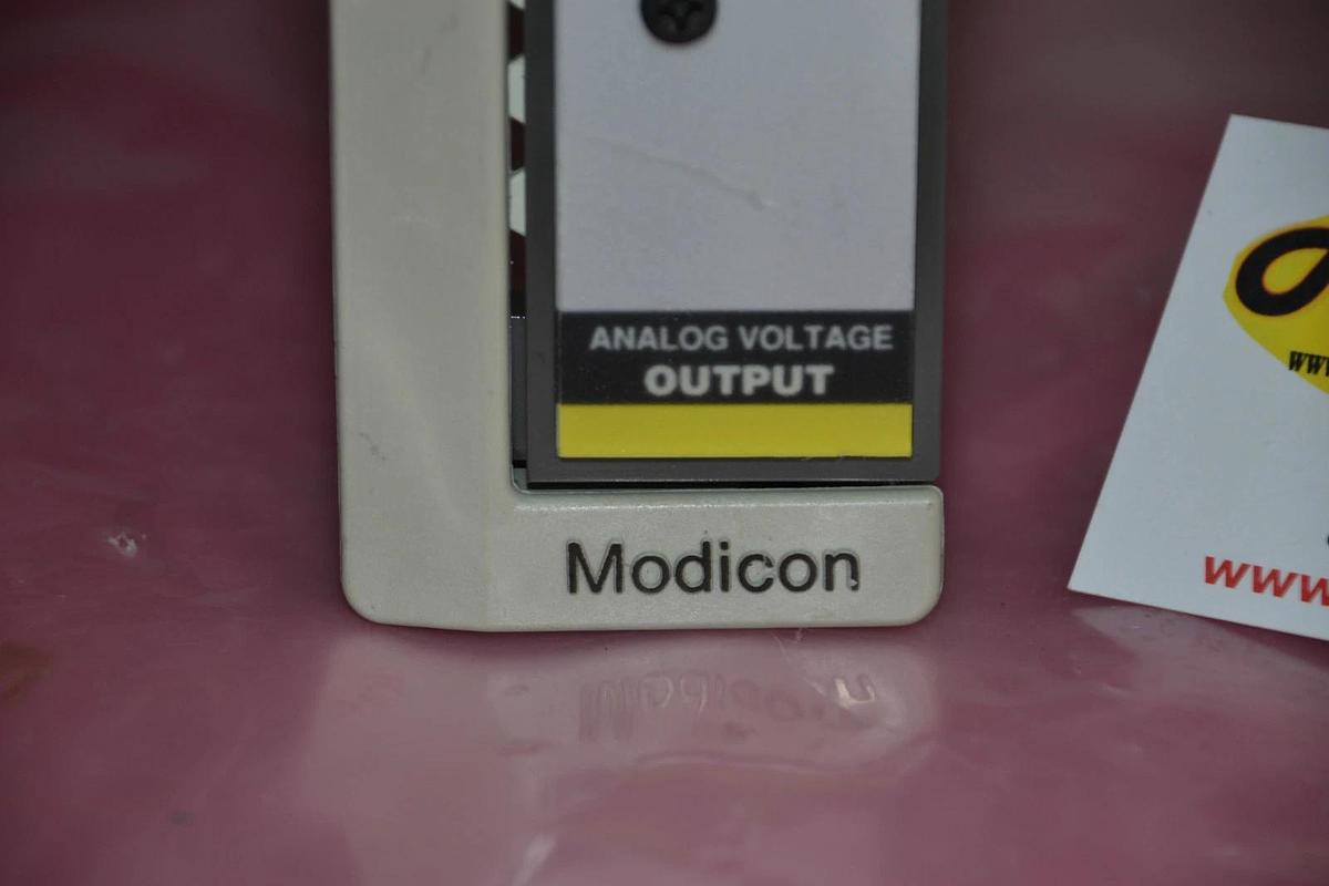 Used MODICON ANALOG VOLTAGE OUTPUT MODULE AS-B872-200 ASB872200 AS B872 200