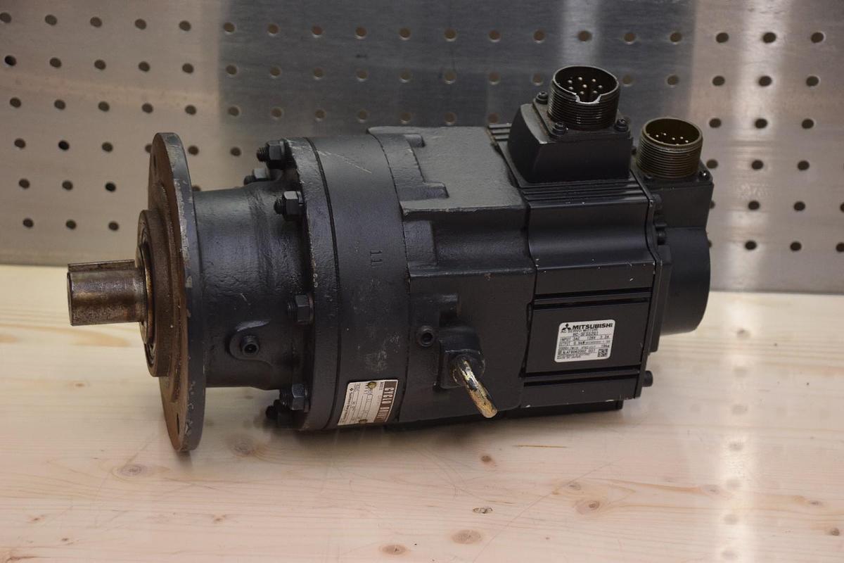 Used Mitsubishi HC-SFS52G1 0.5kW AC Servo Motor with Cyclo Drive CNVM-4105-11