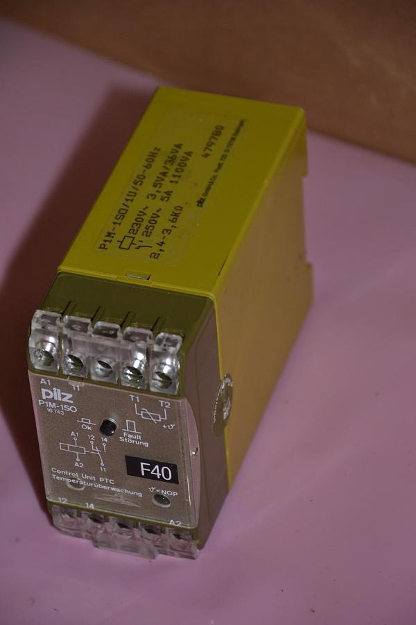 Used PILZ SAFETY RELAY P1M-1SO P1M1SO P1M 1SO P1M-1SO/1U/50-60HZ 230/250 V