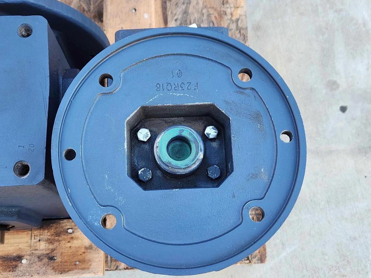 Stock GearBox  AC26590-1  1.951HP 600:1 Ratio, large heavy duty gear box (New)