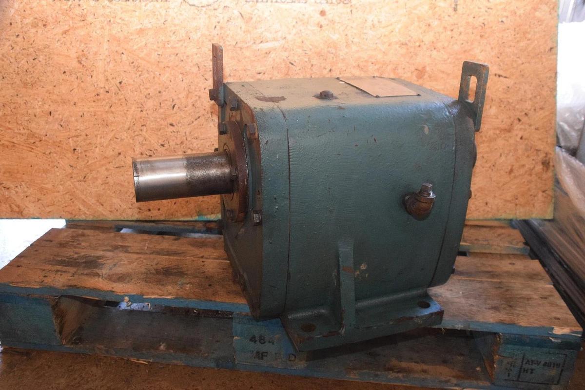 Used Dodge Maxum GB DCR3 4.167:1 Ratio 73.4 4.167 19-299049-EA Gear Box Drive reducer