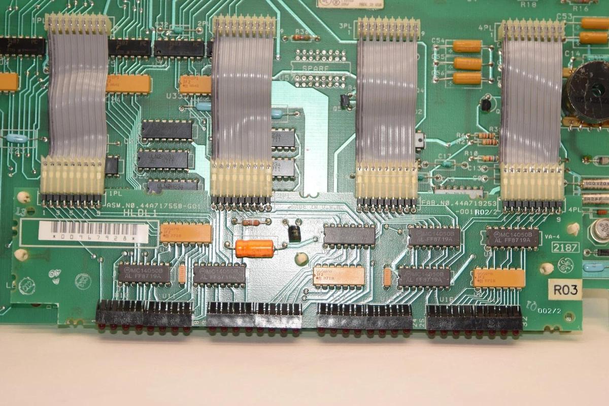 Used GE General Electric 44A717568-G01 IC600BF923K 10-50V Sink Output Module W/Light