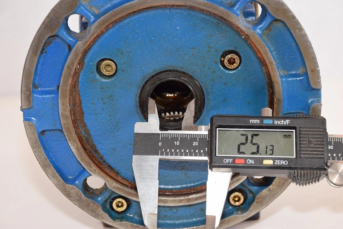 Used ROSSI MR-IV-50UD3A MR1V50UD3A MR IV 50UD3A Gear Box Speed Reducer