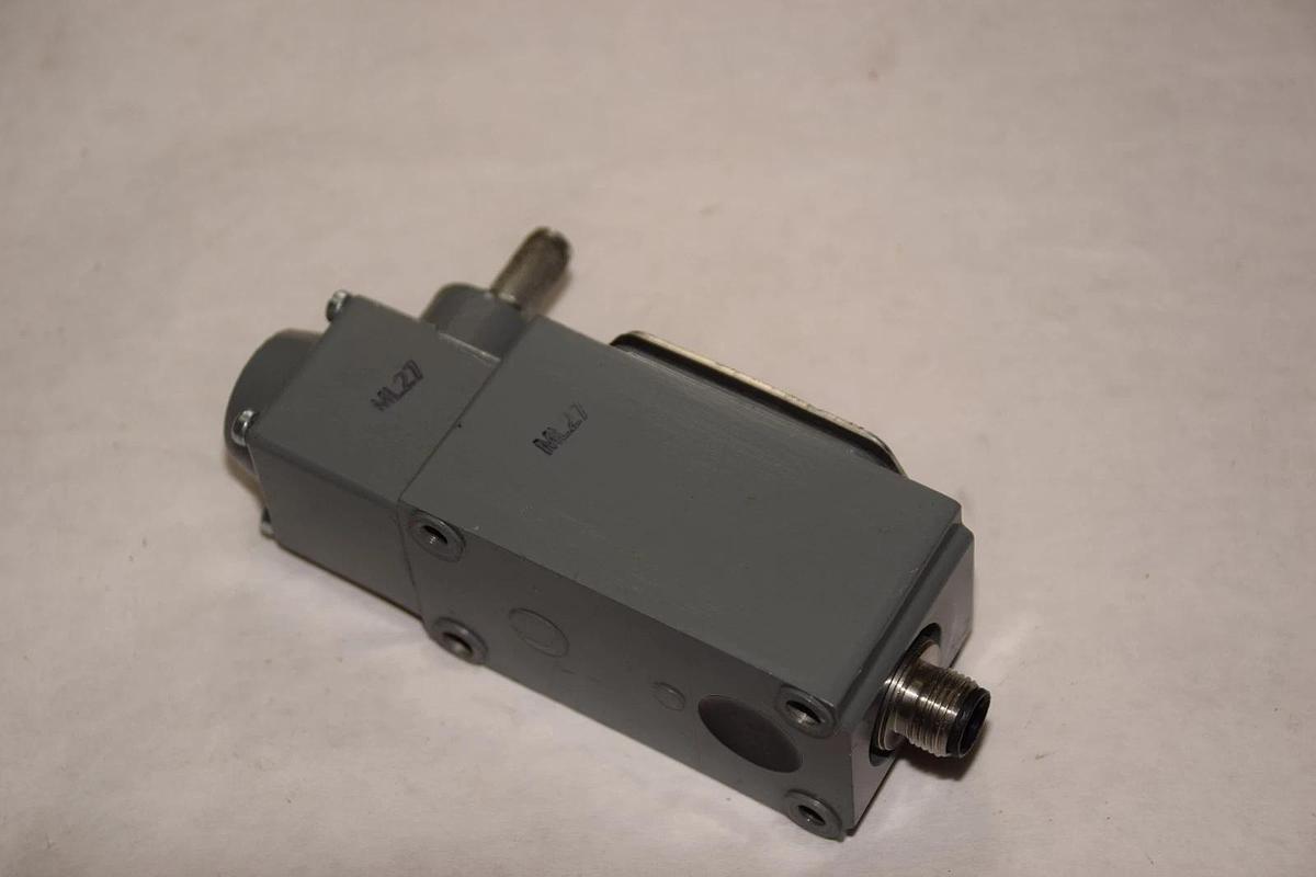 Used ALLEN-BRADLEY OILTIGHT Limit Switch 802DN-AD5 SER A, DEVICENET  Interrupteur