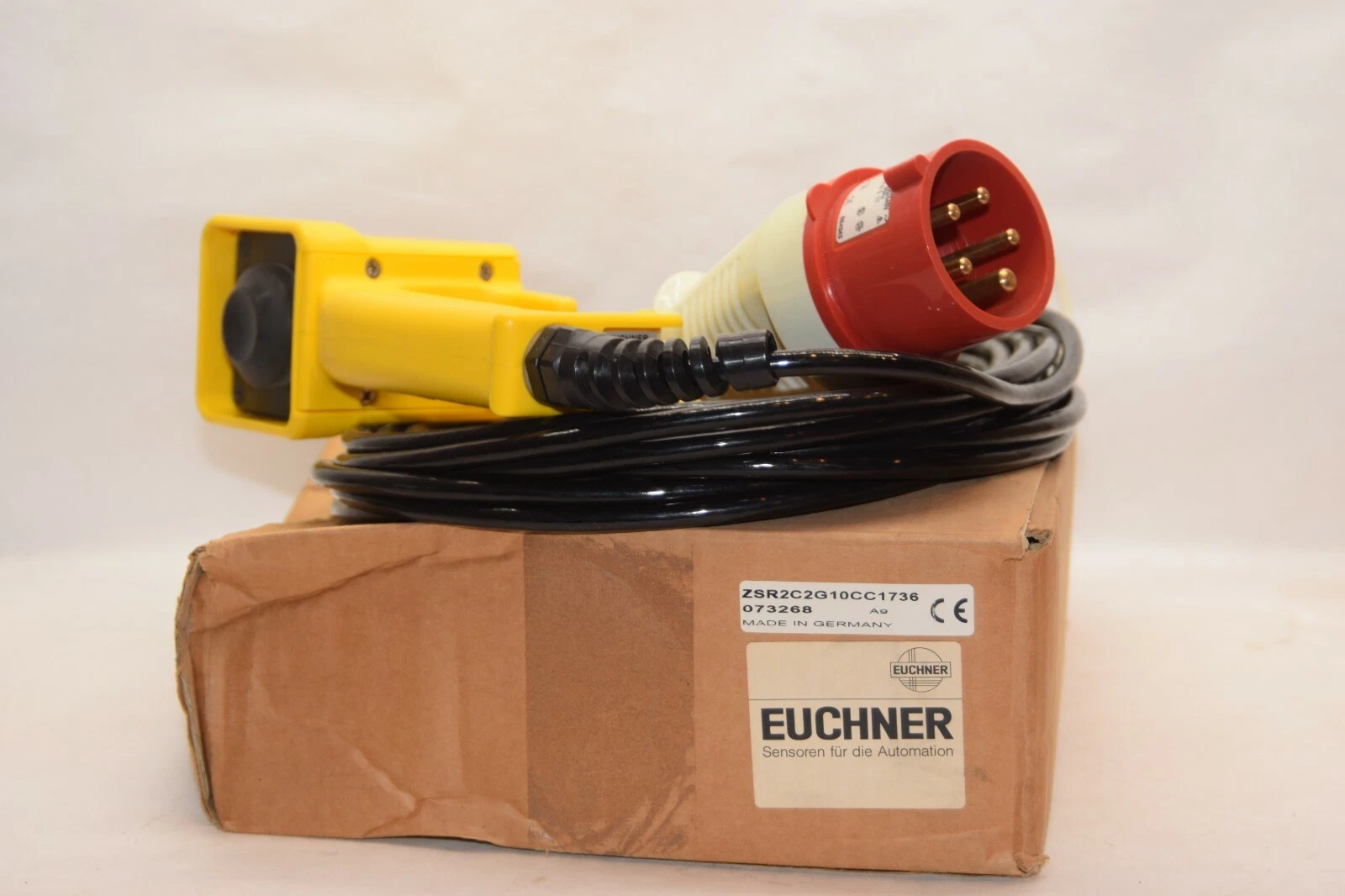 (NEW) EUCHNER ZSR2C2G10CC1736 073268 Enabling Switch With Walther 16A-11h Plug