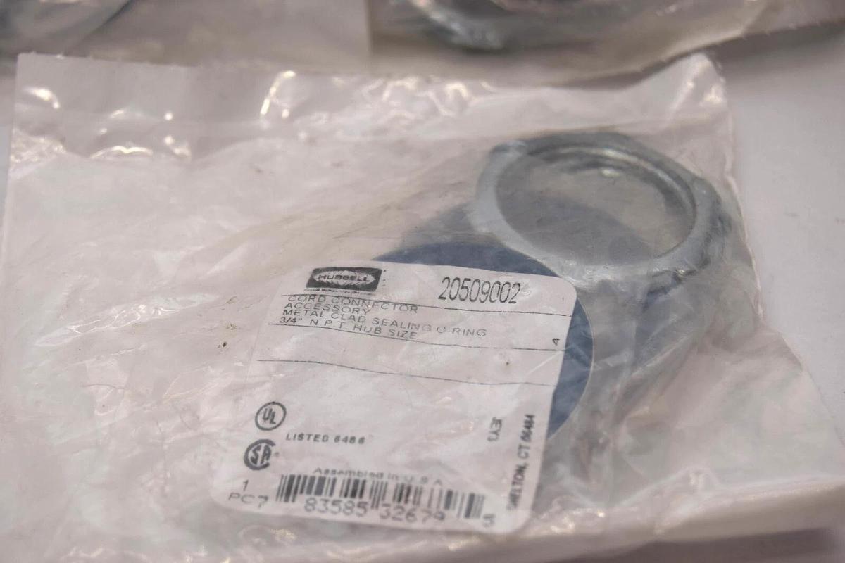 (NEW - Lot of 3) HUBBELL 20509002 3/4" npt Hub Size O-Ring Cord Connector