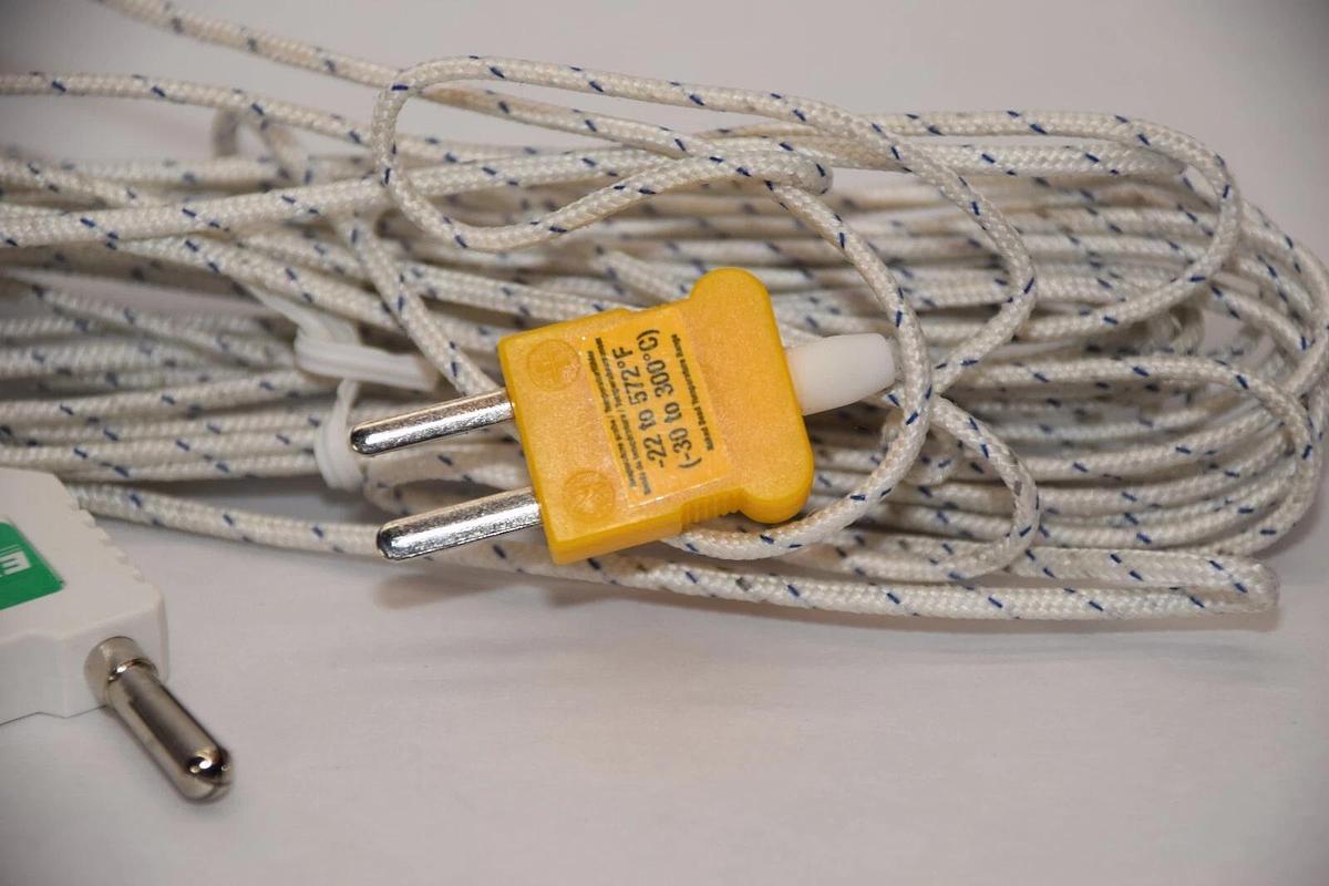 (NEW) EXTECH INSTRUMENTS TP873-5M Temp. Probe W/5m Cable & Banana Plug Adaptor