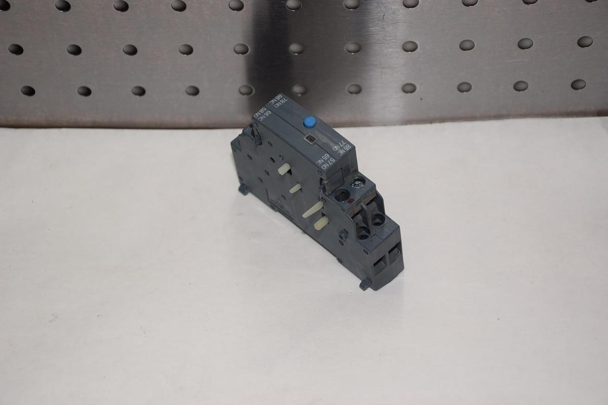 Used SIEMENS 3RV2921-1M 3RV29211M 690V 20-14 AWG SIGNALING SWITCH