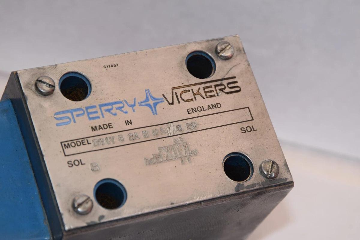 (NEW) VICKERS SPERRY DG4V 5 2A MUA 6 20 DG4V52AMUA620 Directional Control Valve