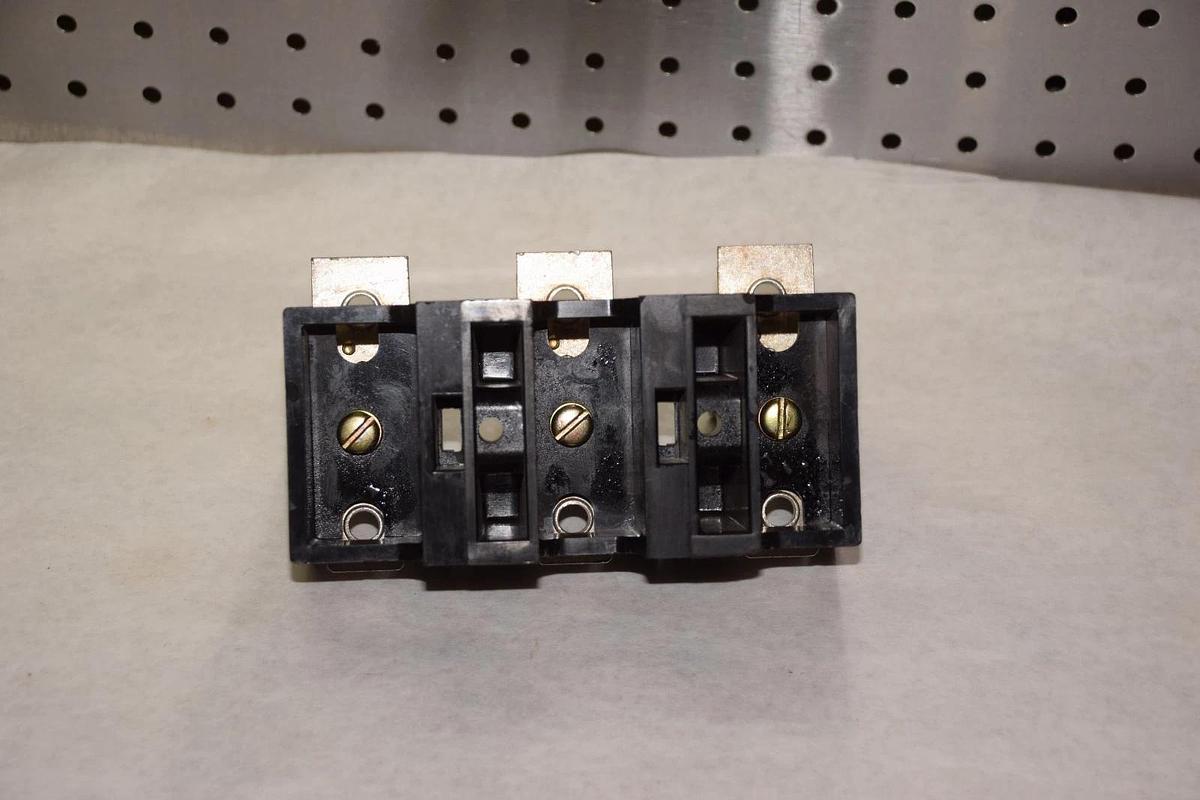 ALLEN BRADLEY 1494V-FSR622 SERIES B 200A 600V FUSE BLOCK NEW